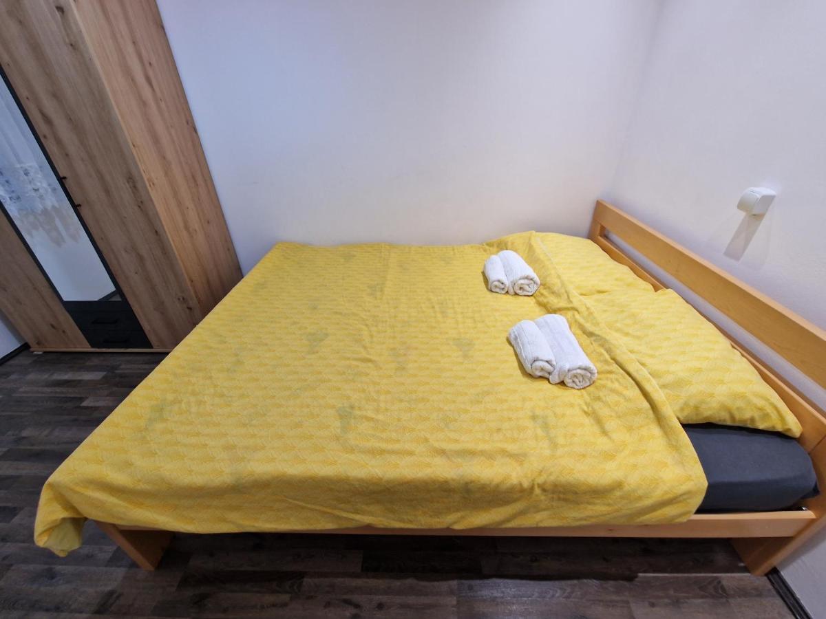 ParaćinT&A公寓 外观 照片